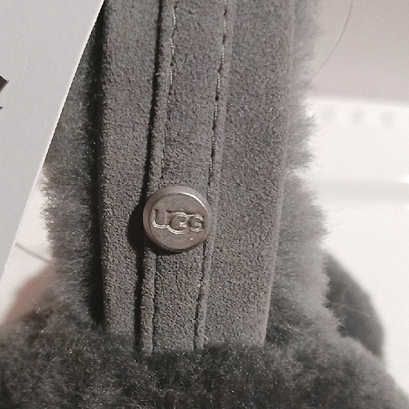 Gorgeous! UGG Charcoal Gray Shearling Sheepskin Earmuffs ⚜️☃️⚜️ - Picture 3 of 10